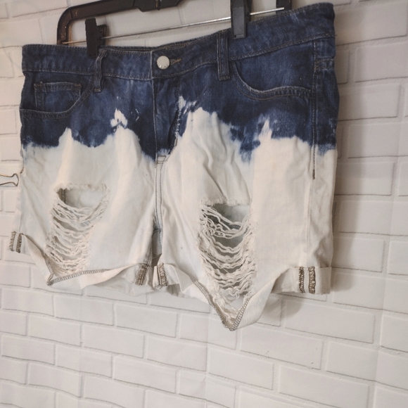 Bebe Acid Washed Ombre Distressed Ripped Shorts - Picture 3 of 16
